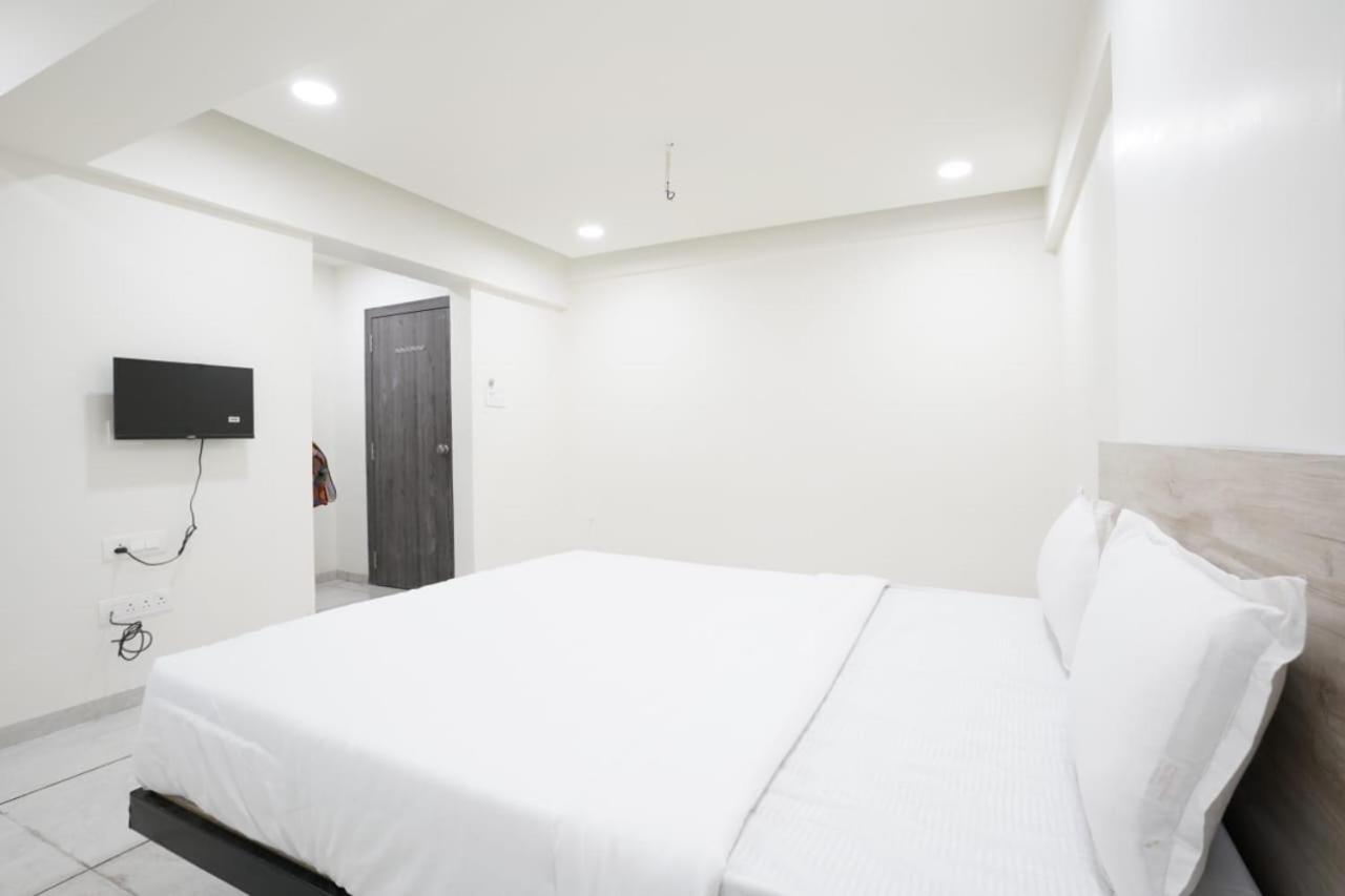 Hotel Bhakti Inn Nāsik Eksteriør bilde